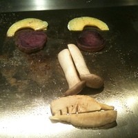鉄板焼 煖 - 笑いも取ります。