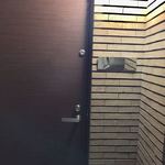 エクアトゥール - 入口はごく普通の扉