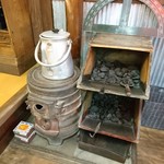 醤油屋本店 - 石炭ストーブ