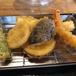 天ぷら食べ放題 Gachi  - 天ぷら定食 並 680円。