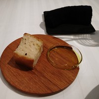 リストランテ・ホンダ - パン オリーブオイルで