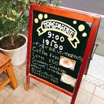 トラスパレンテ - 9:00〜19:00の営業。次回はぜひ午前中に訪問して違うパンを試してみたいな。