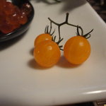 うなぎ屋酒坊・画荘 越後屋 - 赤いマイクロトマトで興奮していたら、大将が、黄色いのも、出してくださいました。やた～っ