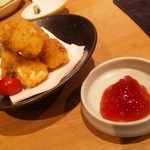 和み庵　篤屋 - カマンベールチーズフライ（苺ジャムで）