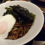 焼肉トラジ - 目玉焼き乗せビビンバ