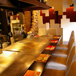 ◆Received the "Kobe Design Shop Award" ◆ Teppan-yaki in a stylish space.