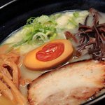 康拉家 - 【塩】丹精込めて作ったとんこつスープと特性塩ダレでスッキリした味わいに