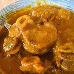 ユーカン - マトンカレーのアップ。骨付きマトンがゴロゴロ