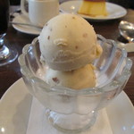 モンテ - ラムレーズンアイスクリーム