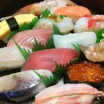 札幌 海鮮丸 - これは季節限定の「春のまるごと北海握り」♫