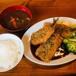 ののや - イワシのフライ、蟹の味噌汁、ご飯