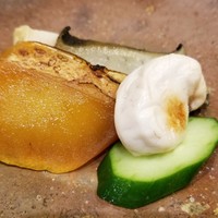 味あら井 - (21)蒸し黒鮑(福岡県藍島産)
                
                (22)蒸し真高鮑(大分県産)
                
                (23)自家製唐墨の炙り
                
                (24)虎河豚(大分県豊後水道産)の焼き白子