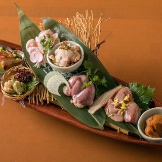 We offer fresh local chicken pulled in the morning! Recommended sashimi full of flavor