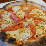 Cafe Okawari - トマトとニンニクのピザ