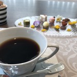 AMOUR - コーヒーとミニチュアケーキ