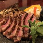 黒樺牛のフィレステーキ 100ｇ　5,000円。