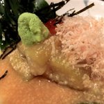 ぼんや - 「冷やし焼きなす　とろろがけ」：焼きなすの香ばしさを封じ込めるように、とろろがかかって香しい♪