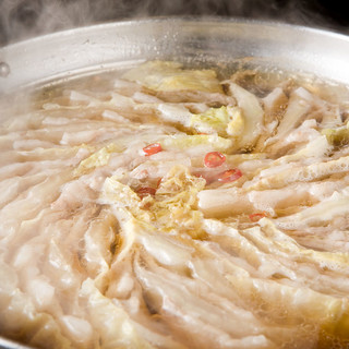 鹿児島県産黒豚と白菜を重ねた、名物「やましょう鍋」