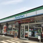 ファミリーマート 常陸大宮上小瀬店 - 24時間営業です！同じ市内にある、他の 2店舗のような イートインコーナーは 無いのですが  ここにコンビニがあるのは とても便利♪ 店員さんは 応対も良く とても好印象でした( ´ ▽ ` )