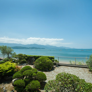 The Genkai Sea opens before your eyes, and the rich expression of nature changes with the seasons.