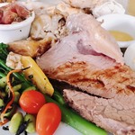 Kai Market - ローストビーフもこんな大きさ貰ったら他入らんって（汗）