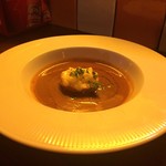 トロス スペイン グリルバル - 濃厚スープ、エビの香りがたまらなくいい
      たっぷりと魚介類の出汁が効いていて美味しい