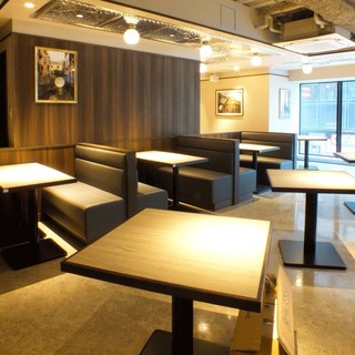 最大80名様のフロア貸切ご対応、モニター完備！