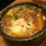 王記厨房 - 牛バラ肉と白菜の土鍋煮込みそば