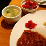 RED CHILI - スープは豆腐、ワカメ、ネギ、油揚げのお味噌汁