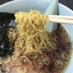 丸福 - ラーメン　麺アップ（ちょっとピンボケ）