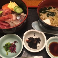 北陸料理 新越 - 海鮮丼とそば（ランチセット）