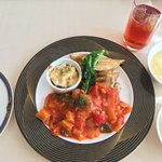 ベイクオーレ - 洋食ランチ（平日限定。日替わり。ドリンクバー＆サラダバー＆スープバー付。この日は，シャリアピンチキン・プチラザニア）　１０００円（税サ込）　(2018/03)