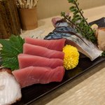 寿し康 - お刺身盛り合わせ（たこ・マグロ中トロ・しめ鯖・生とり貝・炙り金目鯛）