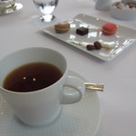 レストラン タテル ヨシノ 銀座 - お紅茶と小菓子