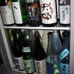 日本酒処 友膳 - 冷蔵庫の日本酒