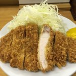 とんかつ　いちよし - 厚さは軽く3cm超え。ガブッといきました。肉を食べた感がありました(嬉) ('18/03/30)