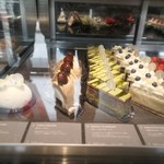 PATISSERIE ASAKO IWAYANAGI - ケーキショーケース