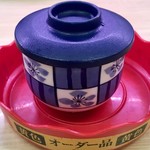 スシロー - 「あんかけ茶碗蒸し」(180円)。熱いから下のトレイごと取れという指示付き。