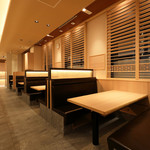 Tsukiji Sushikou - ボックス席は、6名で座ることができます。