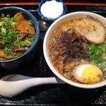 味千拉麺 - ハーフラーメン、豚丼セット