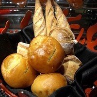 ラトリエ ドゥ ジョエル・ロブション - 評判のパン