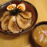 めんや志道 - 炙りちゃーしゅー豚骨魚介つけ麺