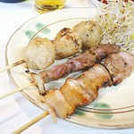 Gyouza To Yakitori No Matabei - ギョウザ450円 砂ずり90円つくね90円 バラ120円 一番搾り520円