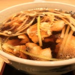 味奈登庵 - #食べログ的に撮るとこうなる。  
      トッピングの玉子は受け取り時につゆに入れてもらった。
      丼の底でほどよく温められ、温泉玉子のように。
      これもまたイイ！