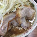 ラーメン二郎 - 豚肉二枚