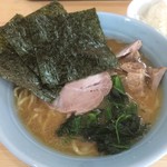 横浜家系ラーメン 志田家 - ラーメン680円 ライス100円(食べ放題) 