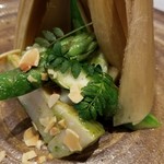 日本料理 TOBIUME - ⑤地産地消～"竹取物語"
      筍(福岡県合馬産)、アスパラガス(福岡県若松産)、墨烏賊(福岡県藍島産)
      筍は堀りたてを生産者から手渡し
      筍、薫り豊かで渋みゼロ
      アスパラは大地の恵みが詰まった甘さ