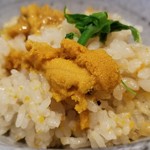 日本料理 TOBIUME - ⑪瑞穂～"弘子の紫"
      紫雲丹(福岡県宗像産)、渡り蟹の殼で取った出汁で炊いた雲丹ご飯、菜の花
      
      加熱したのに生臭が全くありません。
      素晴らしくて食べ残せませんので、独りで完食しました！