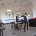 SARKIES CORNER - 広い店内