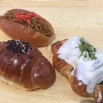 ヒヨシヤ - ミニ焼きそばパン 抹茶チョコクロワッサン、あん塩パン